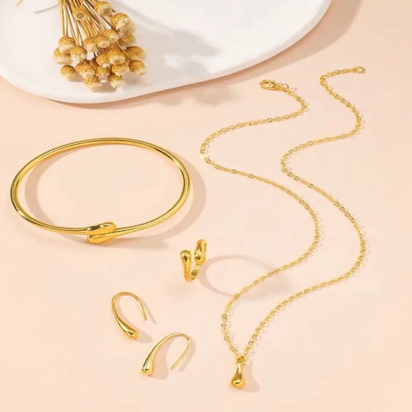 Elegant 4 pc Water Drop Adjustable Stunning Set - Picture 4 of 4